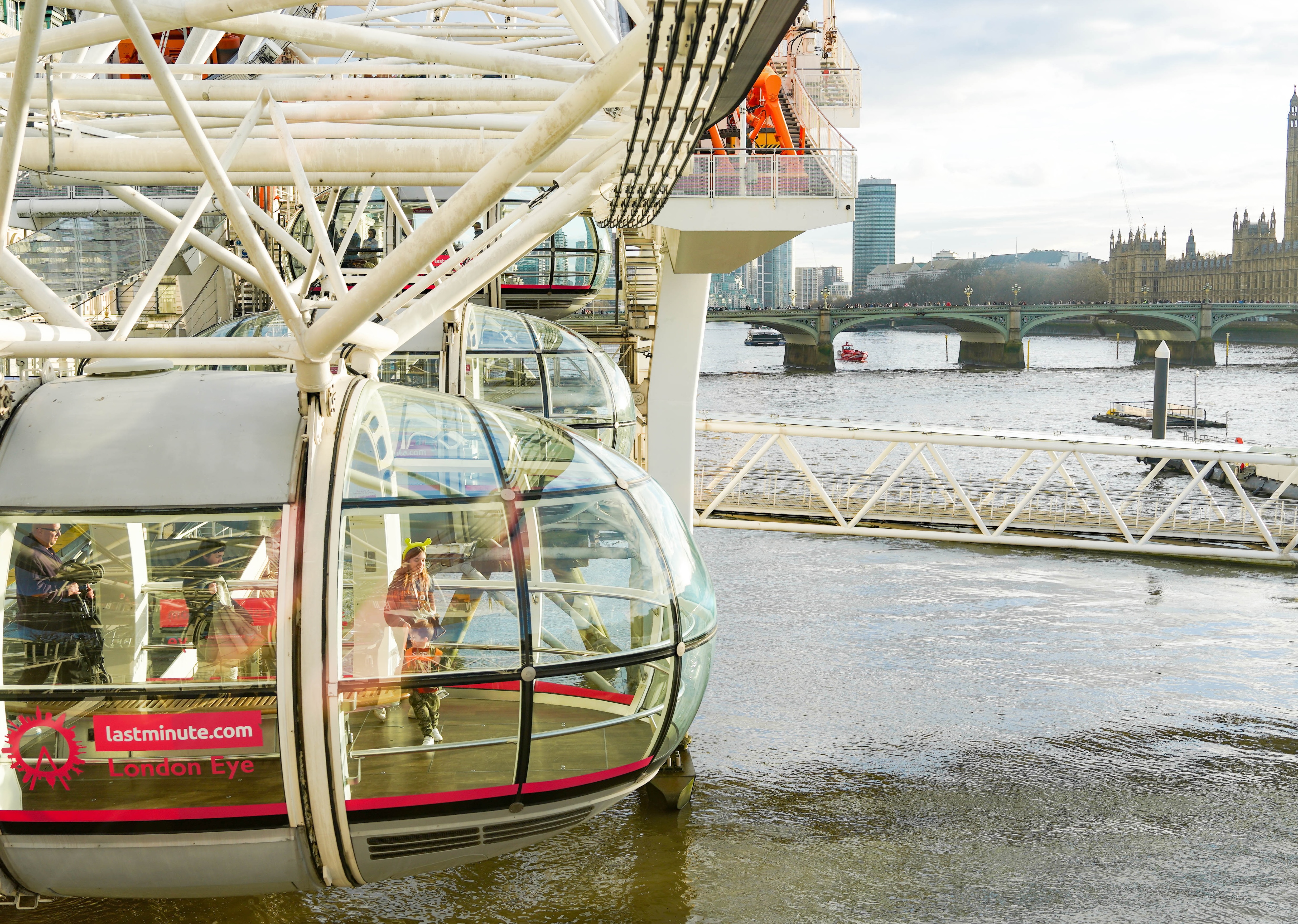 런던아이 캡슐 안에서 바라본 템즈강과 국회의사당 파노라마 전망